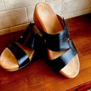 Dansko women’s wedge sandal